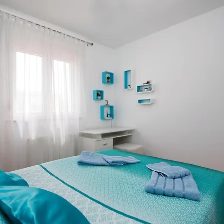 Cozy Home In Pula With Kitchen Pula