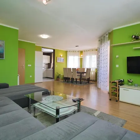 Cozy Home In Pula With Kitchen