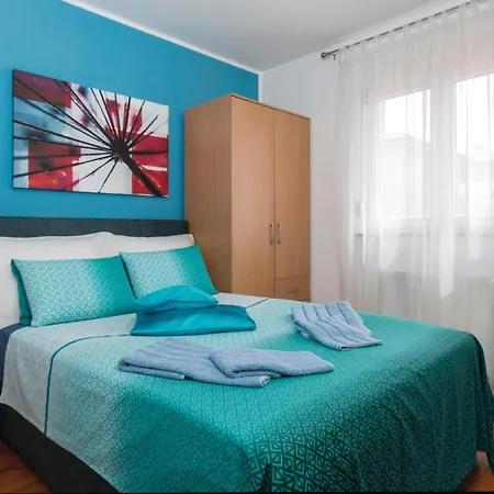 Holiday home Cozy Home In Pula With Kitchen