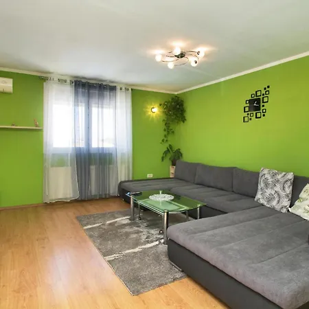 Holiday home Cozy Home In Pula With Kitchen *