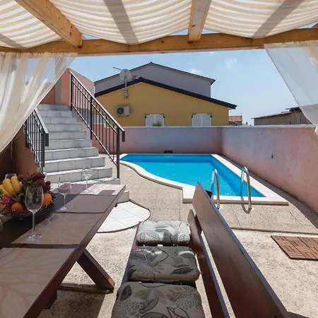 Holiday home Cozy Home In Pula With Kitchen Pula