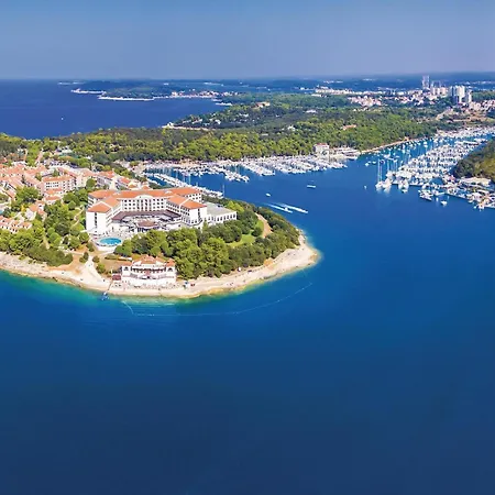 Luxurious In * Pula