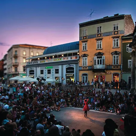 Cozy Home In Pula With Kitchen * Pula