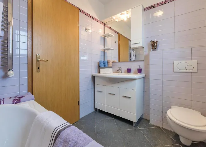 Semesterbostad Cozy Home In Pula With Kitchen Pula