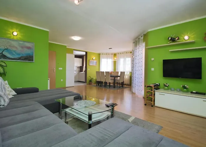 Cozy Home In Pula With Kitchen