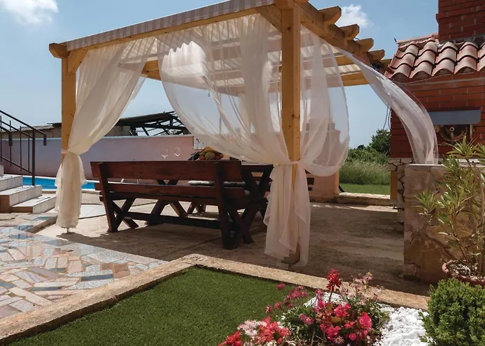 Cozy Home In Pula With Kitchen Semesterbostad