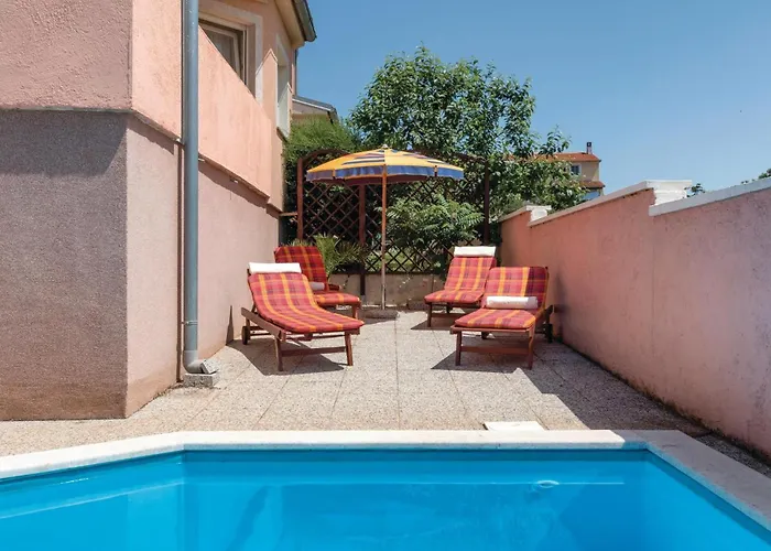 Semesterbostad Cozy Home In Pula With Kitchen